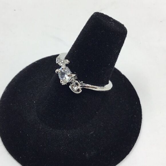 Round Cubic Ziconia with Heart Fashion Ring (H15) - Picture 2 of 5